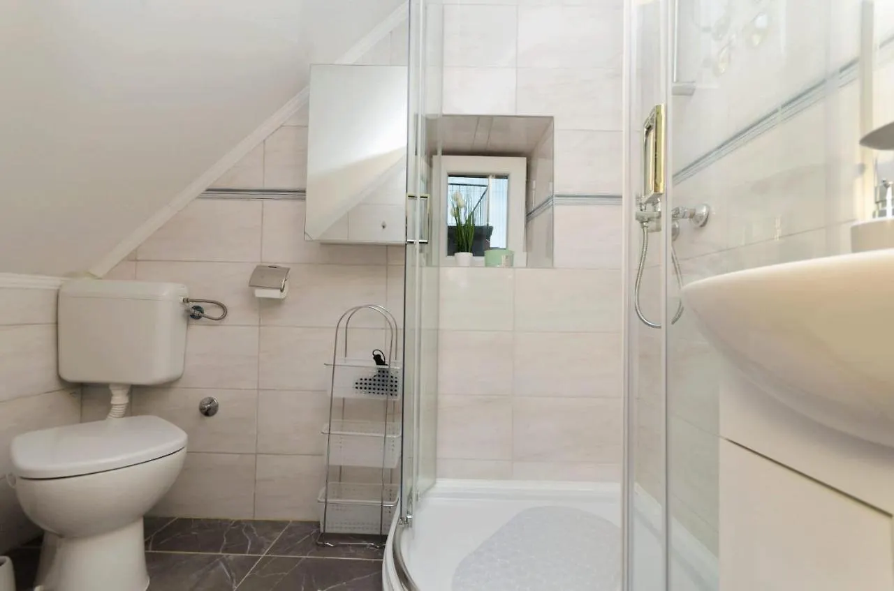 Stone Apartment In Center Kastela