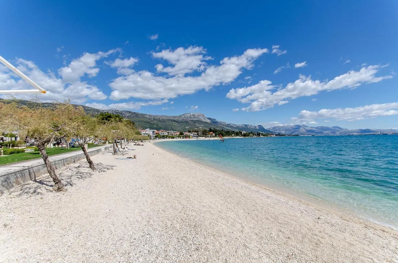 Stone Apartment In Center Kastela