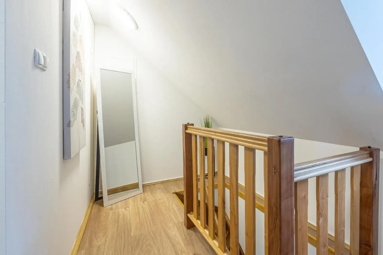 Stone Apartment In Center Kastela