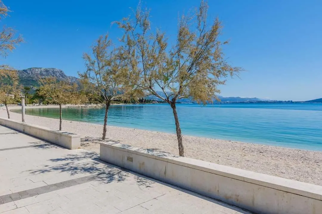 Stone Apartment In Center Kastela