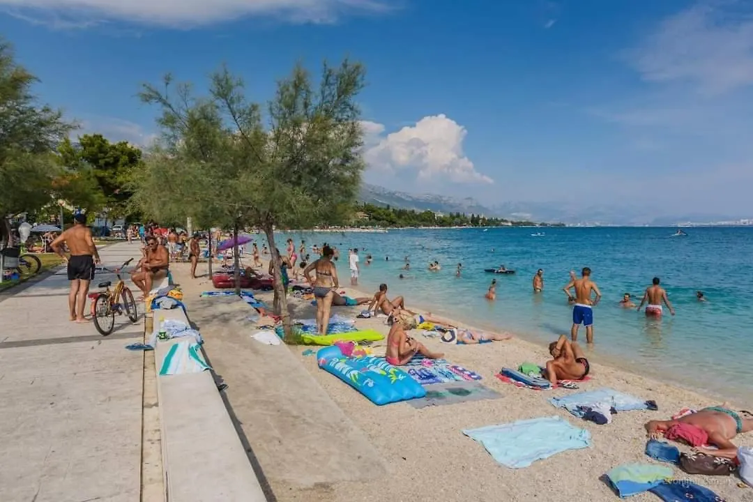 Stone Apartment In Center Kastela
